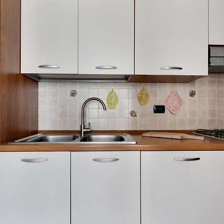 Appartement Spacious Near Lake In Dongo