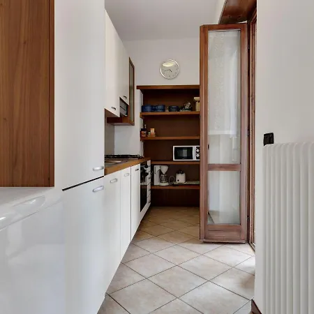 Appartement Spacious Near Lake In Dongo