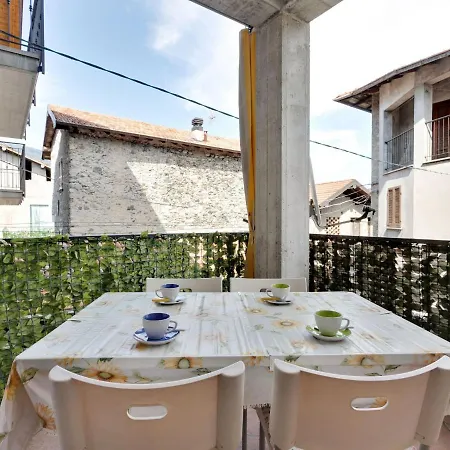 Spacious Near Lake In * Dongo